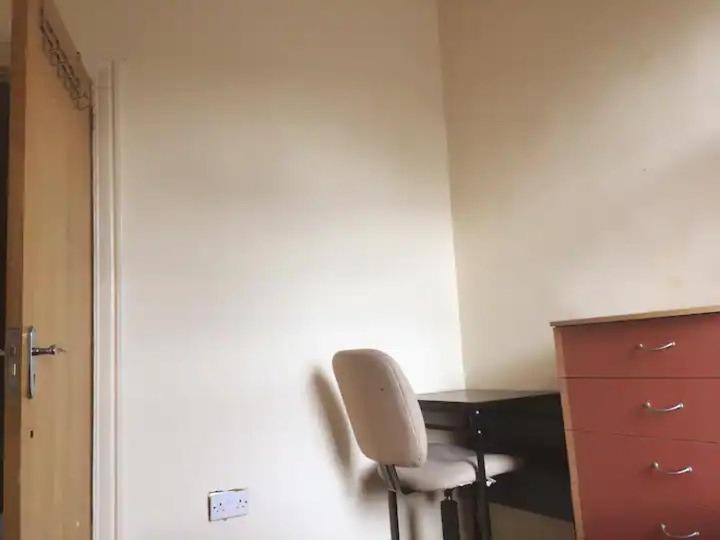 Single Room - Town & University Nearby, 24H Bus, Airport-Linked Manchester Exterior photo